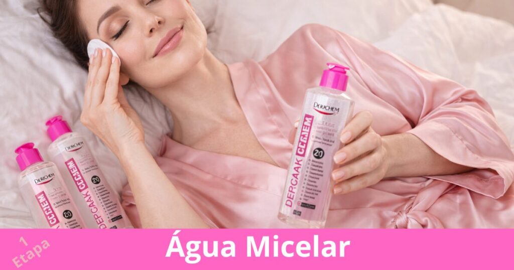 Água Micelar Derma Chem sendo aplicada no rosto para limpeza facial e prevenção de rugas