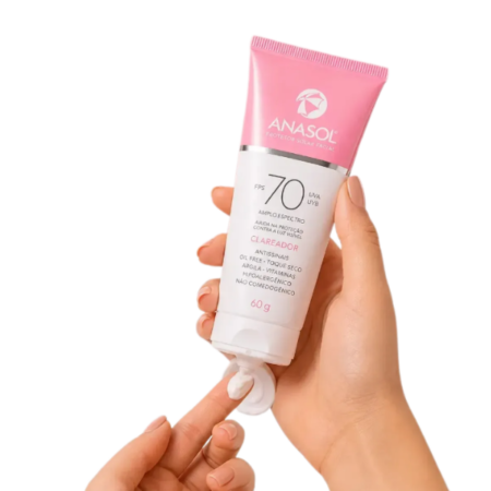 Aplicação do Protetor Solar Facial FPS70 Antirrugas Anasol