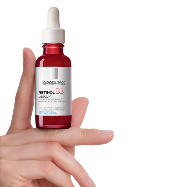 Sérum Facial Antirrugas com Retinol B3 La Roche-Posay sendo segurado pela mão