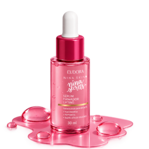 Mulher usando Serum Niacinamida e Peptídeo Firmador Niina Secrets Skin