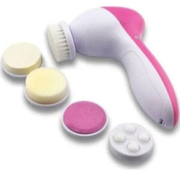 Escova elétrica de limpeza facial na cor rosa com cinco acessórios para esfoliação, massagem e cuidados com a pele.