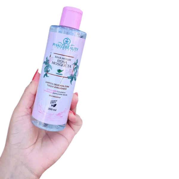 Água Micelar Incolor Phállebeauty Rosa Mosqueta 200ml na mão